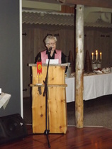 Puheenjohtaja Ritva Nummela pitämässä tervehdyspuhetta