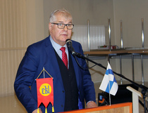 EKL:n Hämeen piirin tervehdyksen esitti varapuheenjohtaja Seppo Häyrinen.