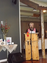 Puheenjohtaja Ritva Nummela pitämässä tervehdyspuhetta