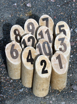 Ohjelmassa oli myös mölkyn heittoa teemalla naiset vs. miehet.