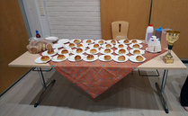 Mehua ja pullaa on tarjolla pelin päätyttyä.