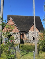 Matkamme jatkui Hattulan vanhaan Pyhän ristin kirkkoon, jossa oppaamme kertoi sen vaiheista.