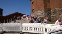 Seuraava kohteemme oli Hämeenlinna, jossa meillä oli opastettu kierros ja kuulimme paljon linnan historiasta